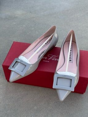NIB Roger Vivier Gommettine Patent Ballet Flats – Grey Patent, Size 39.5